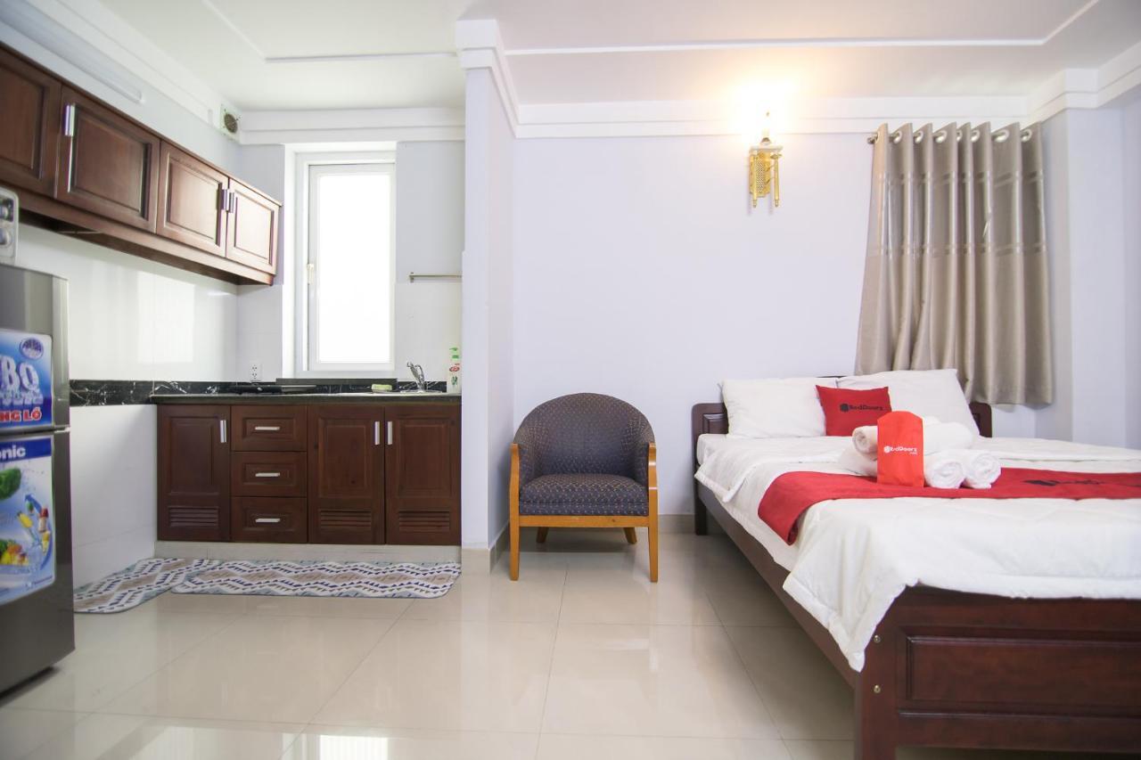 Reddoorz Near Hoa Lu Stadium Ciudad Ho Chi Minh  Exterior foto
