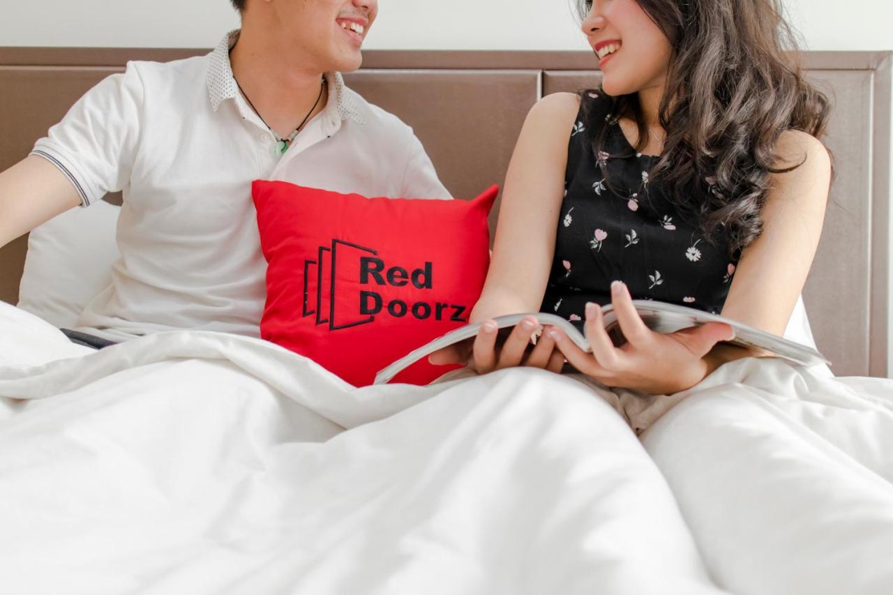 Reddoorz Near Hoa Lu Stadium Ciudad Ho Chi Minh  Exterior foto